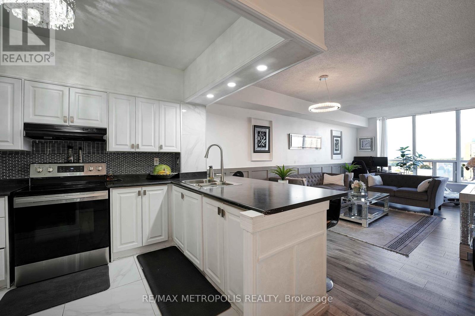 1011 - 410 MCLEVIN AVENUE, toronto (malvern), Ontario