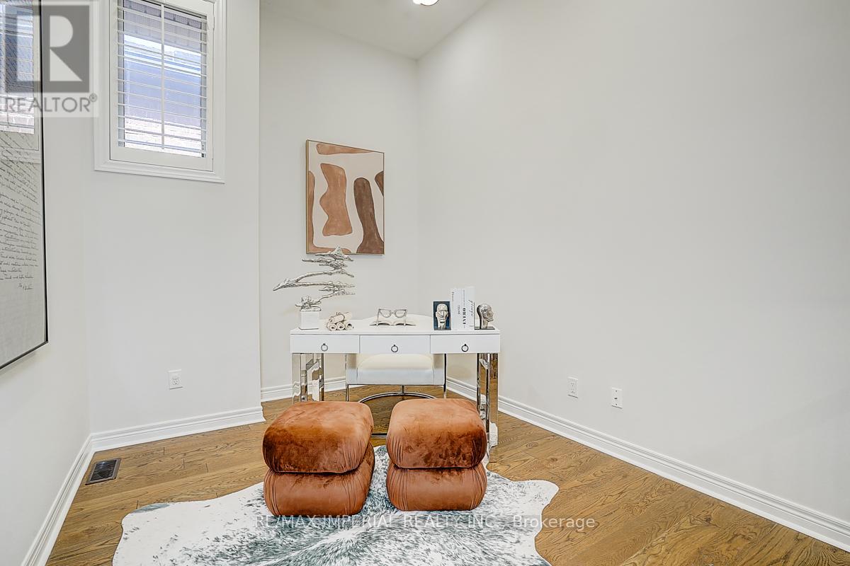 4 Duke Of Cornwall Drive, Markham, Ontario  L6C 0L3 - Photo 11 - N12137586