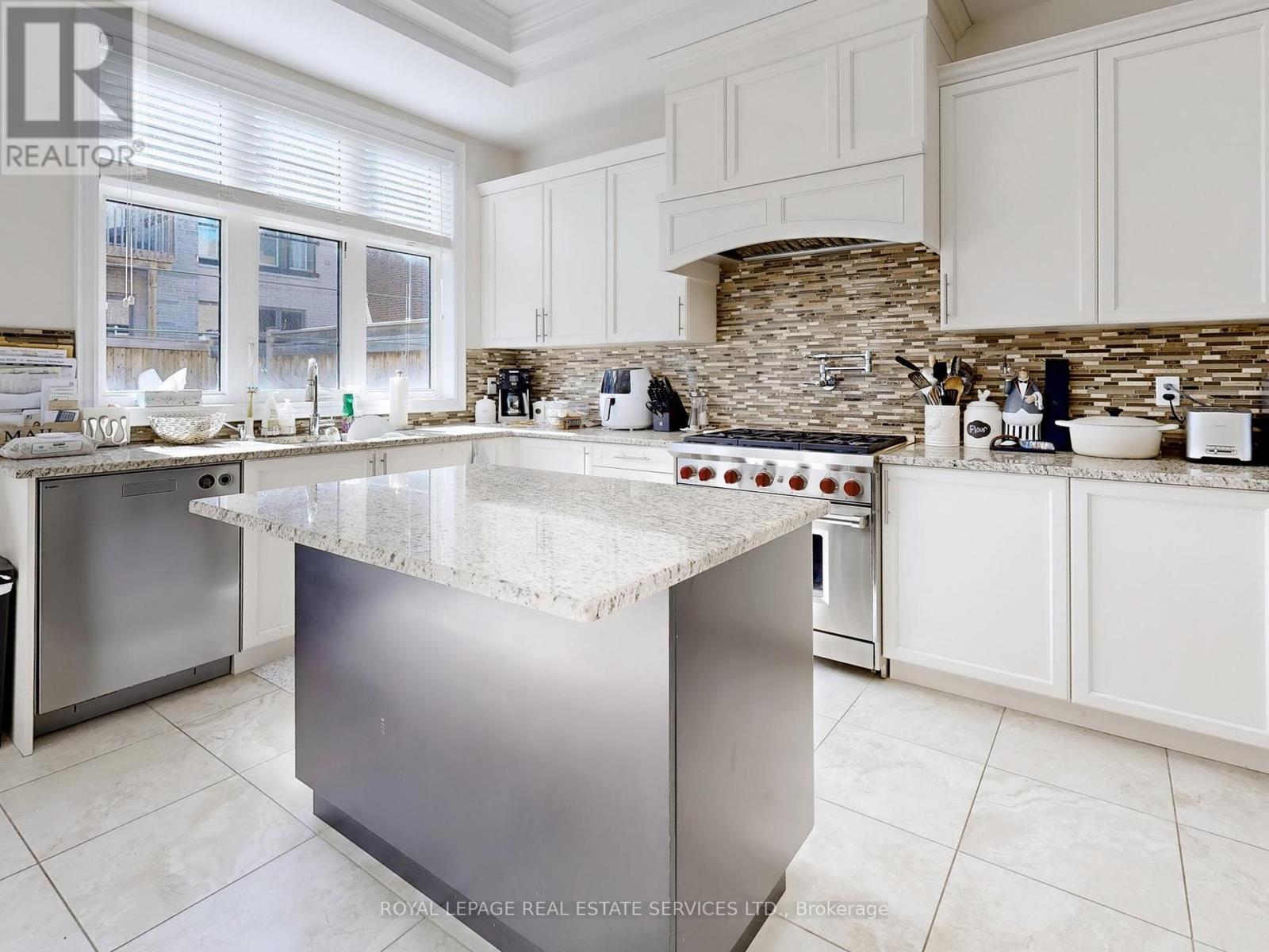 46 Baldry Avenue, Vaughan, Ontario  L6A 4X8 - Photo 2 - N12137609