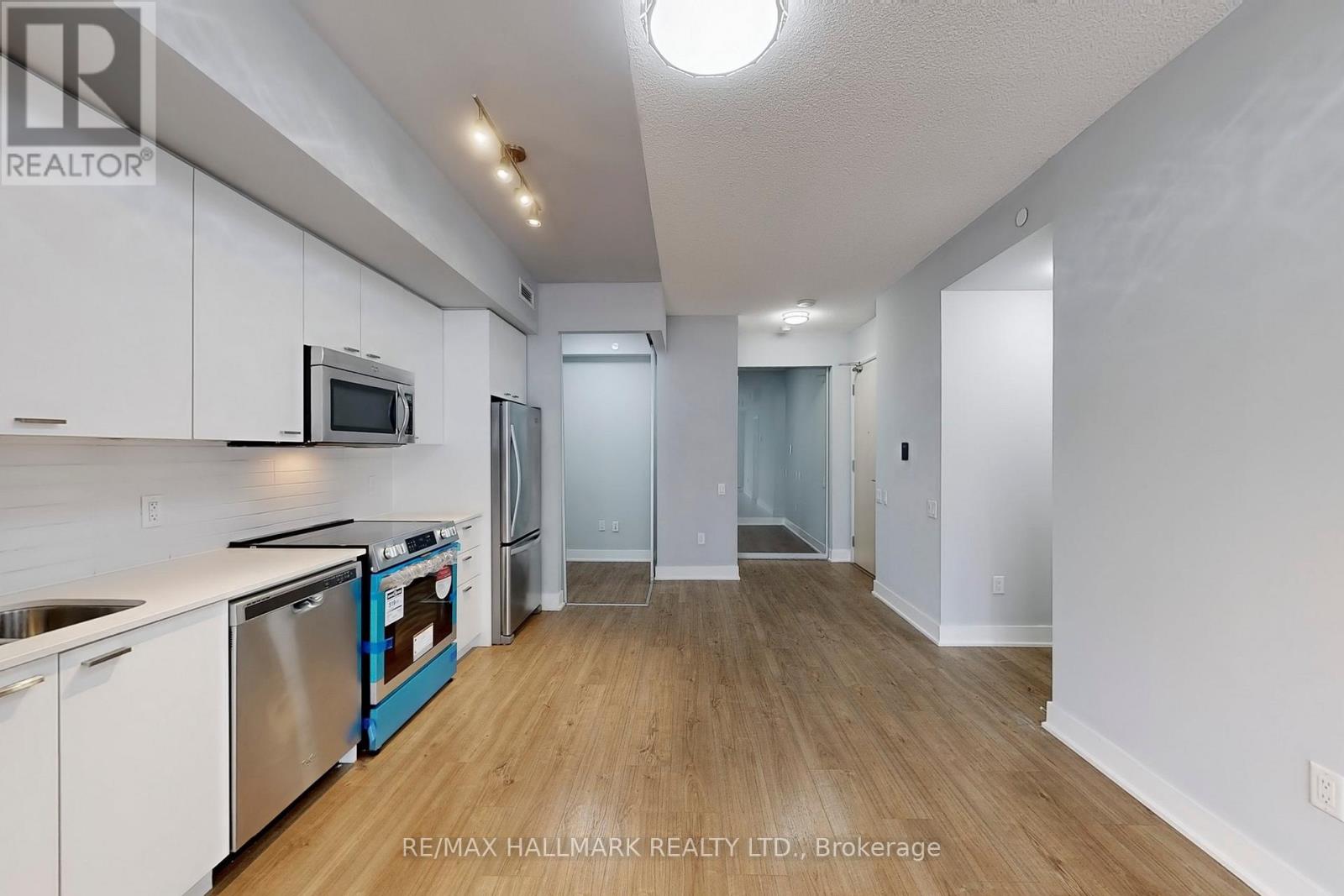 418 - 30 Roehampton Avenue, Toronto, Ontario  M4P 0B9 - Photo 3 - C12135551
