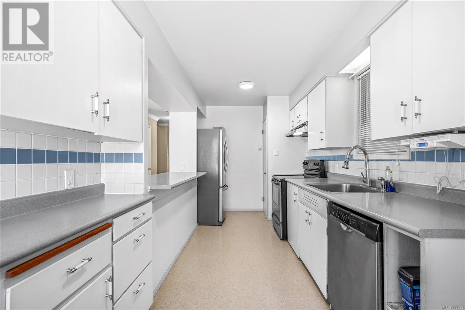 Property at 4815 Cordova Bay Rd image 1