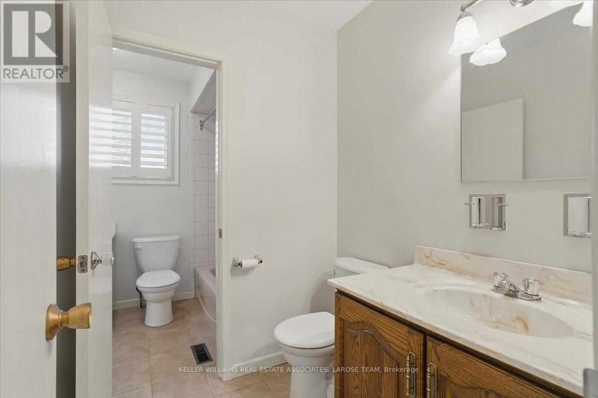 3221 Havenwood Drive, Mississauga, Ontario  L4X 2M2 - Photo 19 - W12137526