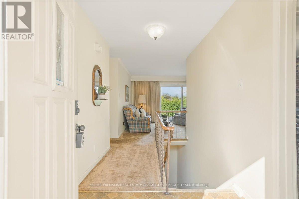 3221 Havenwood Drive, Mississauga, Ontario  L4X 2M2 - Photo 2 - W12137526