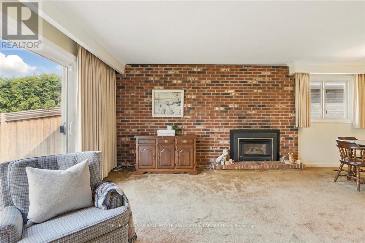 3221 Havenwood Drive, Mississauga, Ontario  L4X 2M2 - Photo 7 - W12137526