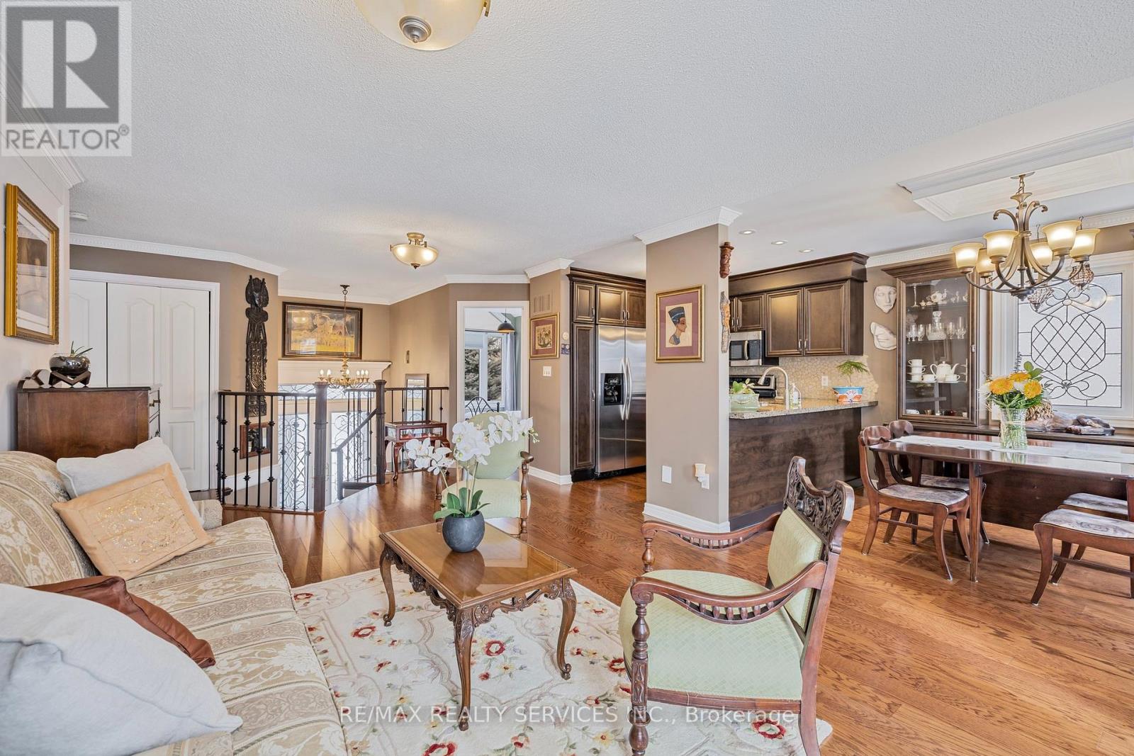 19 Livingston Drive, Caledon, Ontario  L7C 1A1 - Photo 11 - W12137531