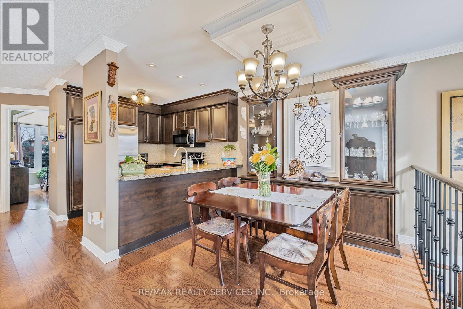 19 Livingston Drive, Caledon, Ontario  L7C 1A1 - Photo 12 - W12137531