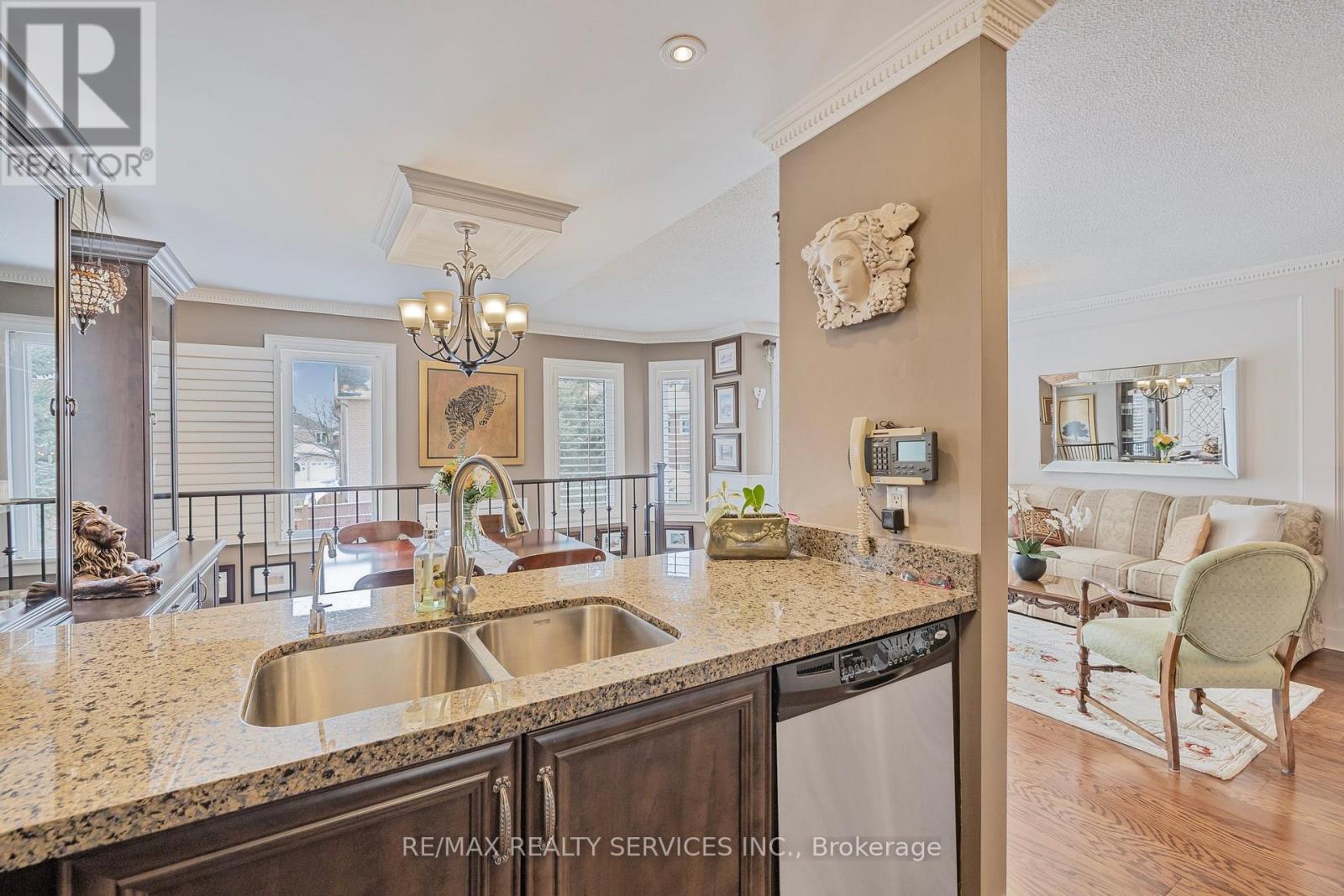 19 Livingston Drive, Caledon, Ontario  L7C 1A1 - Photo 16 - W12137531
