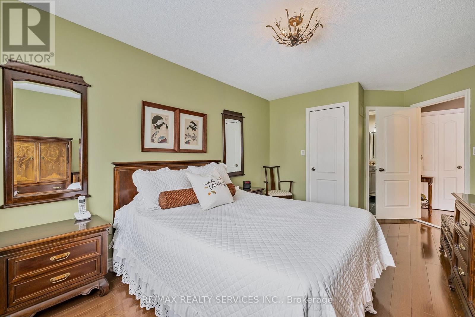 19 Livingston Drive, Caledon, Ontario  L7C 1A1 - Photo 20 - W12137531