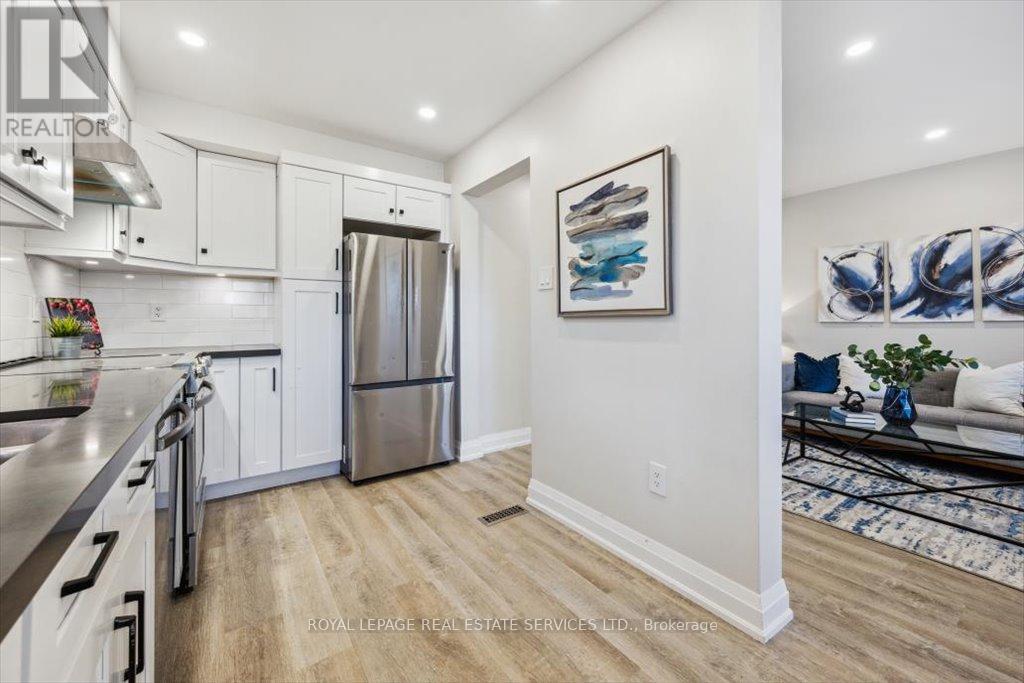 137 - 1520 Lancaster Drive, Oakville, Ontario  L6H 2Z2 - Photo 12 - W12137560