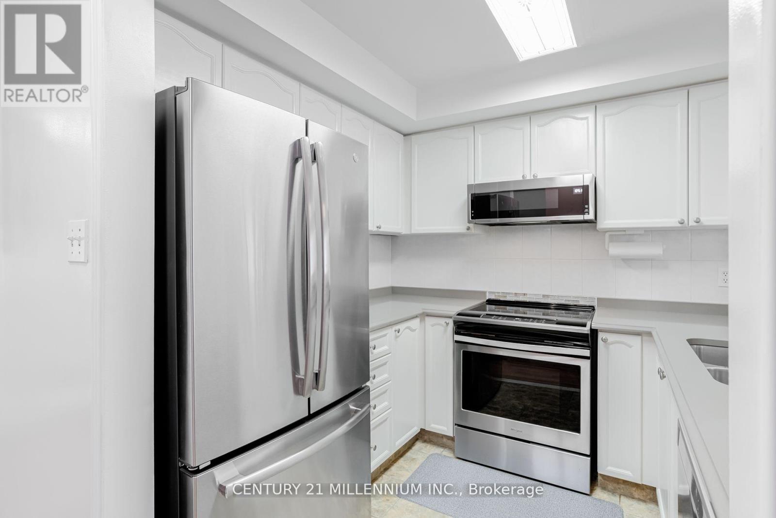 24 Herkes Drive, Brampton, Ontario  L6Y 4Z2 - Photo 5 - W12137615