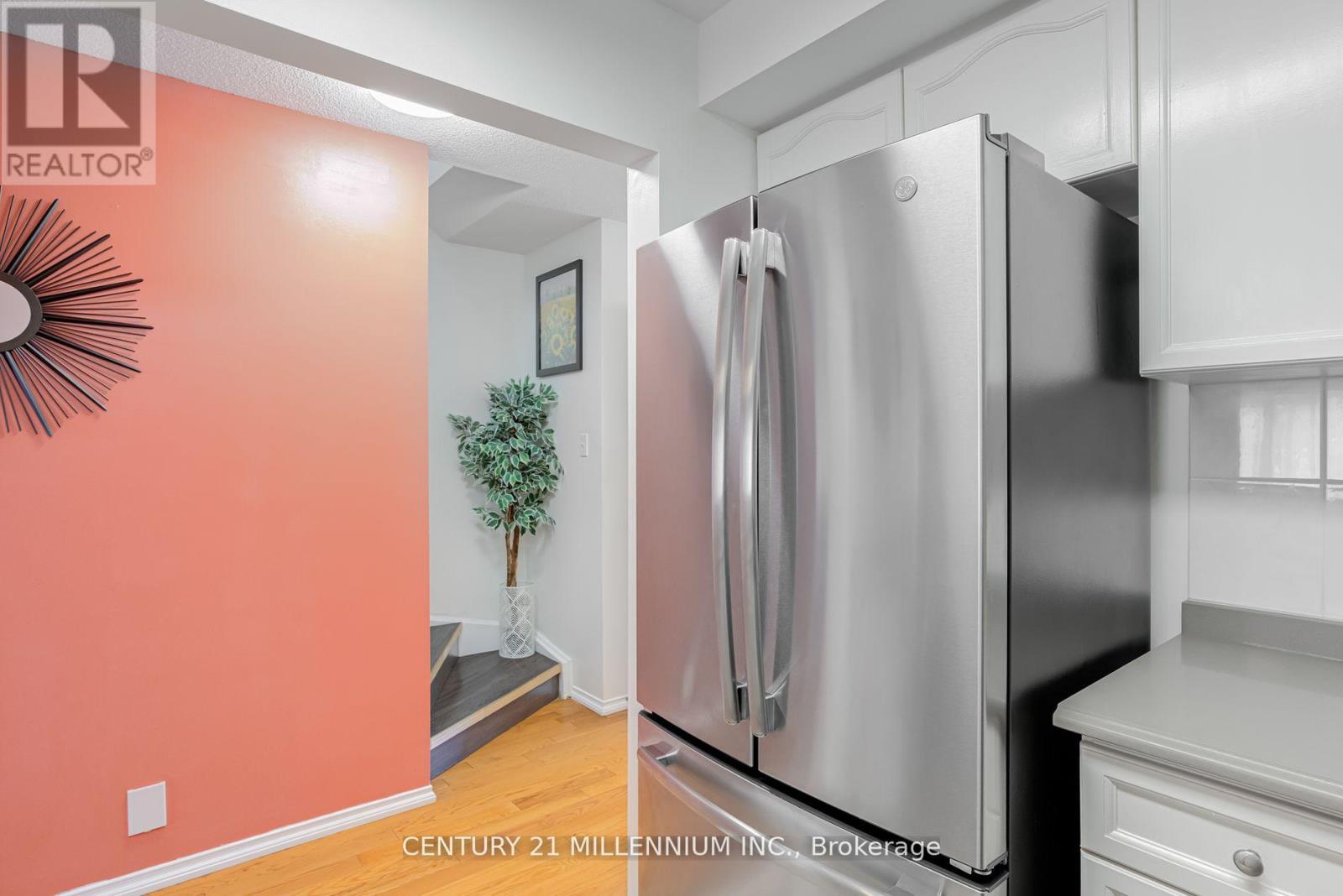 24 Herkes Drive, Brampton, Ontario  L6Y 4Z2 - Photo 6 - W12137615