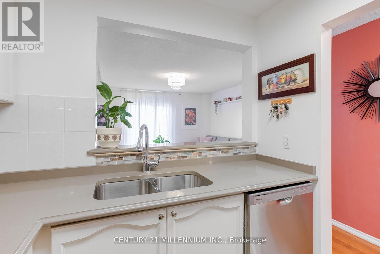 24 Herkes Drive, Brampton, Ontario  L6Y 4Z2 - Photo 7 - W12137615
