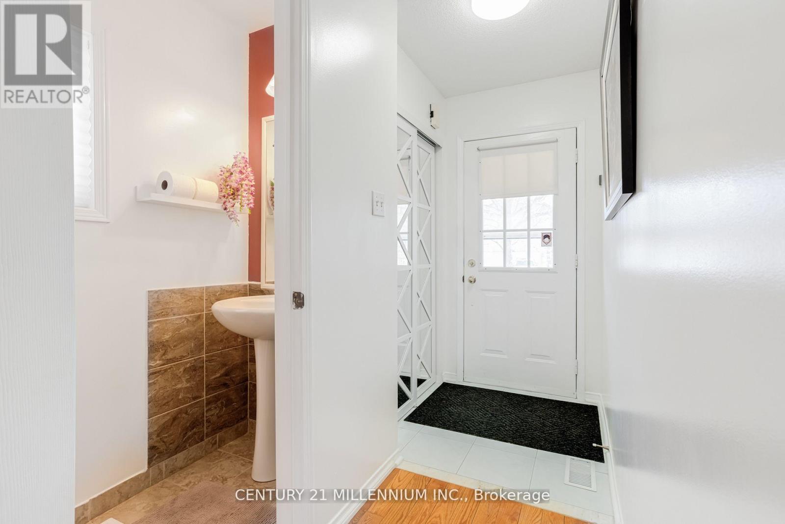 24 Herkes Drive, Brampton, Ontario  L6Y 4Z2 - Photo 8 - W12137615
