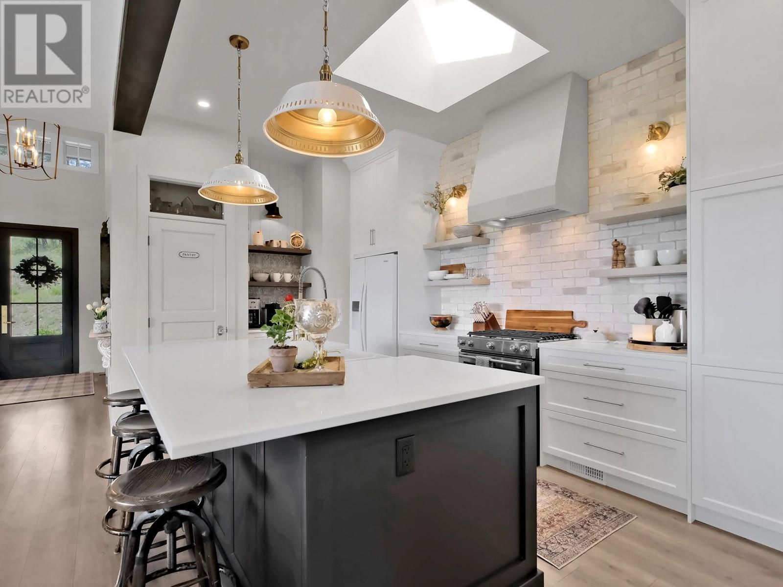 Property at 2044 Begbie Road image 2