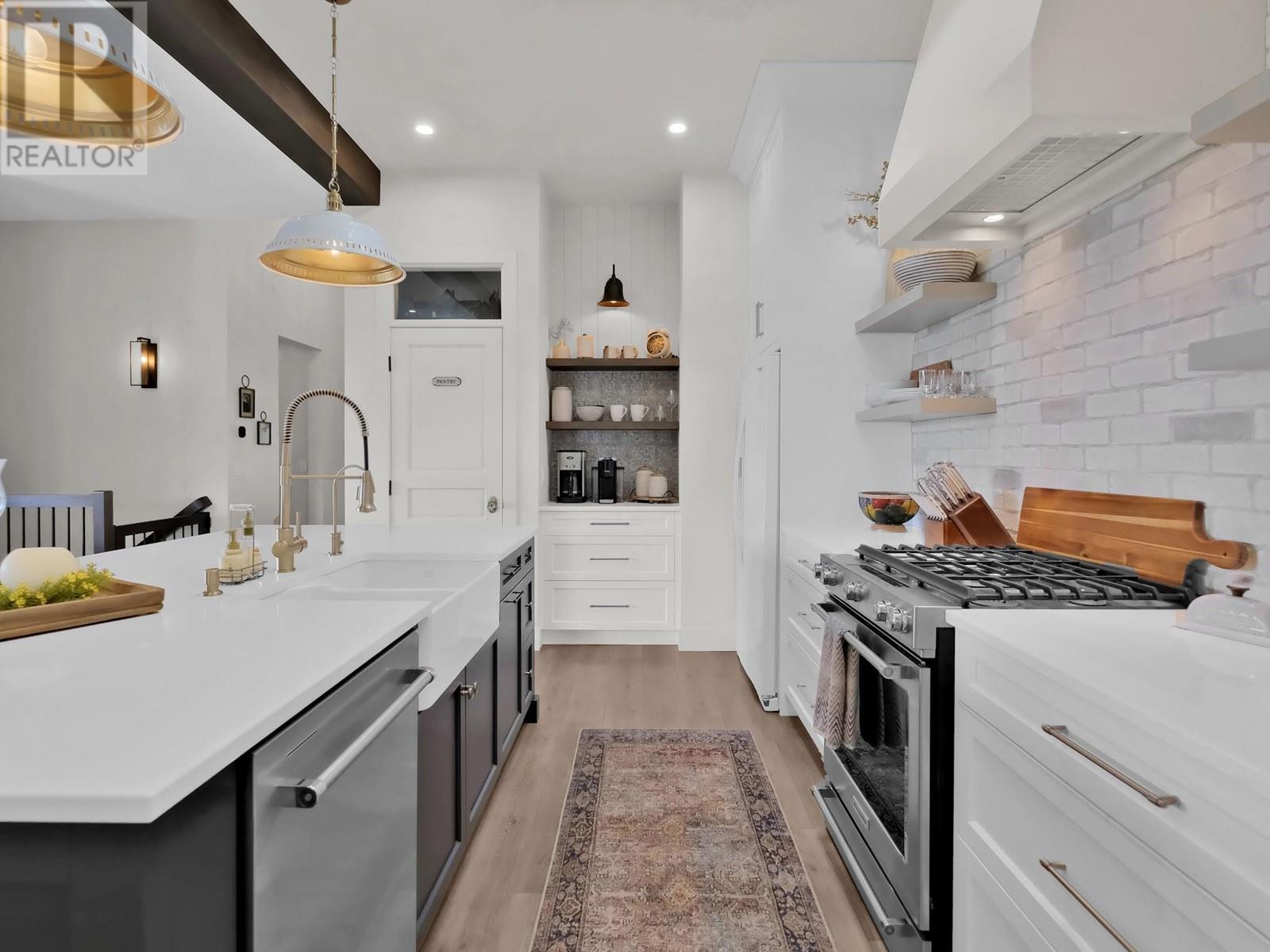 Property at 2044 Begbie Road image 3