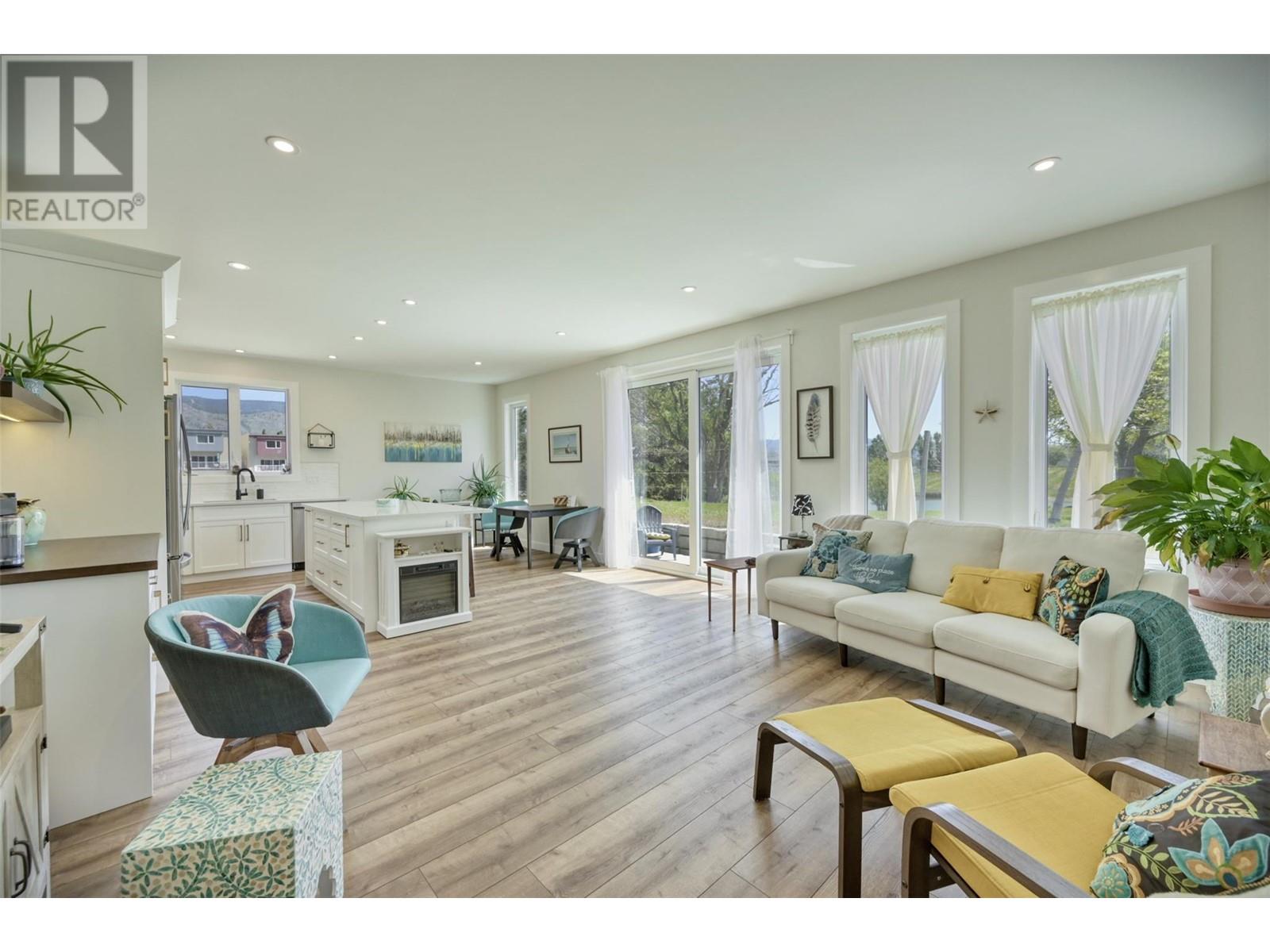 Property at 11 Wood Duck Way image 4