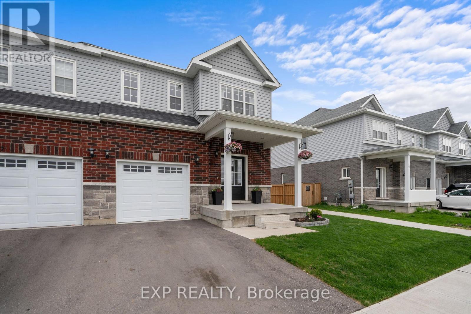 Property at 279 BENNETT AVENUE image 2