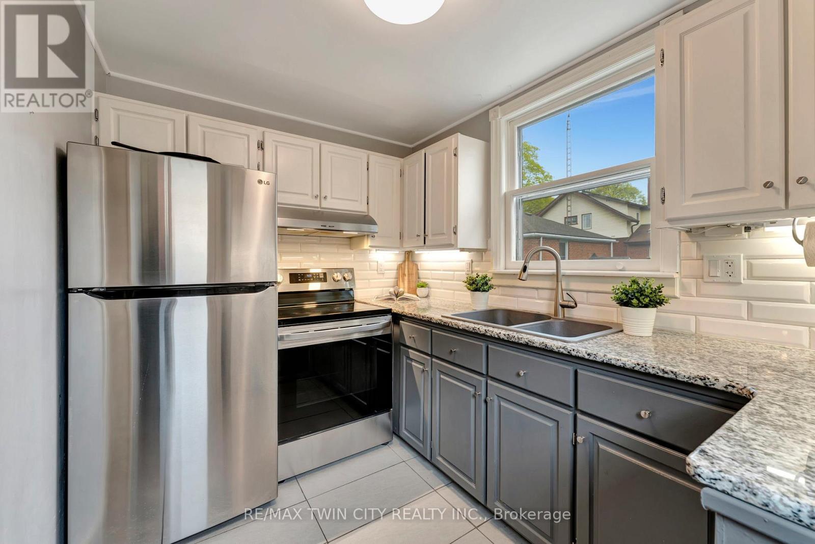 442 Lowther Street S, Cambridge, Ontario  N3H 1Z1 - Photo 15 - X12122025
