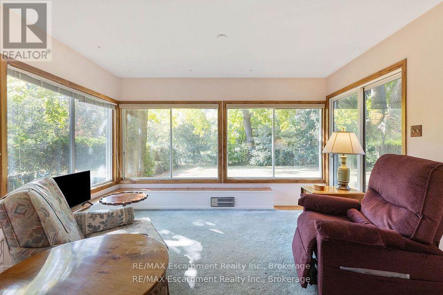 214 Donessle Drive, Oakville, Ontario  L6J 3Y6 - Photo 8 - W12137828