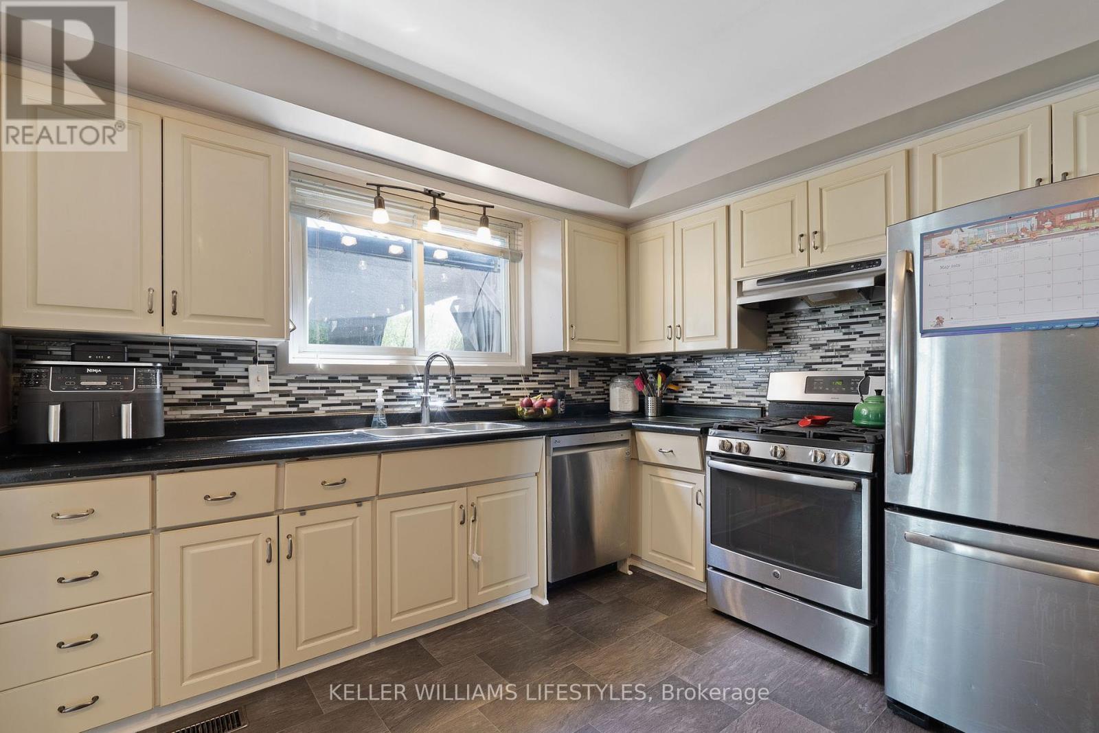118 Tufton Place, London South, Ontario  N6C 4W9 - Photo 14 - X12137869