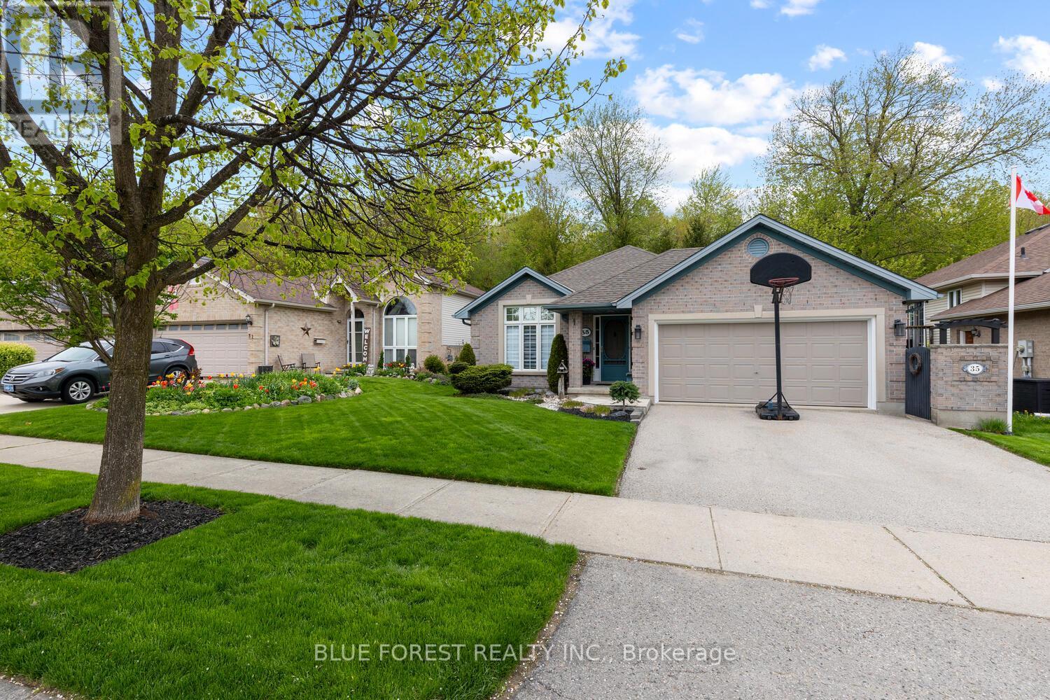 35 Exmouth Drive, London East, Ontario  N5V 4V1 - Photo 3 - X12137895