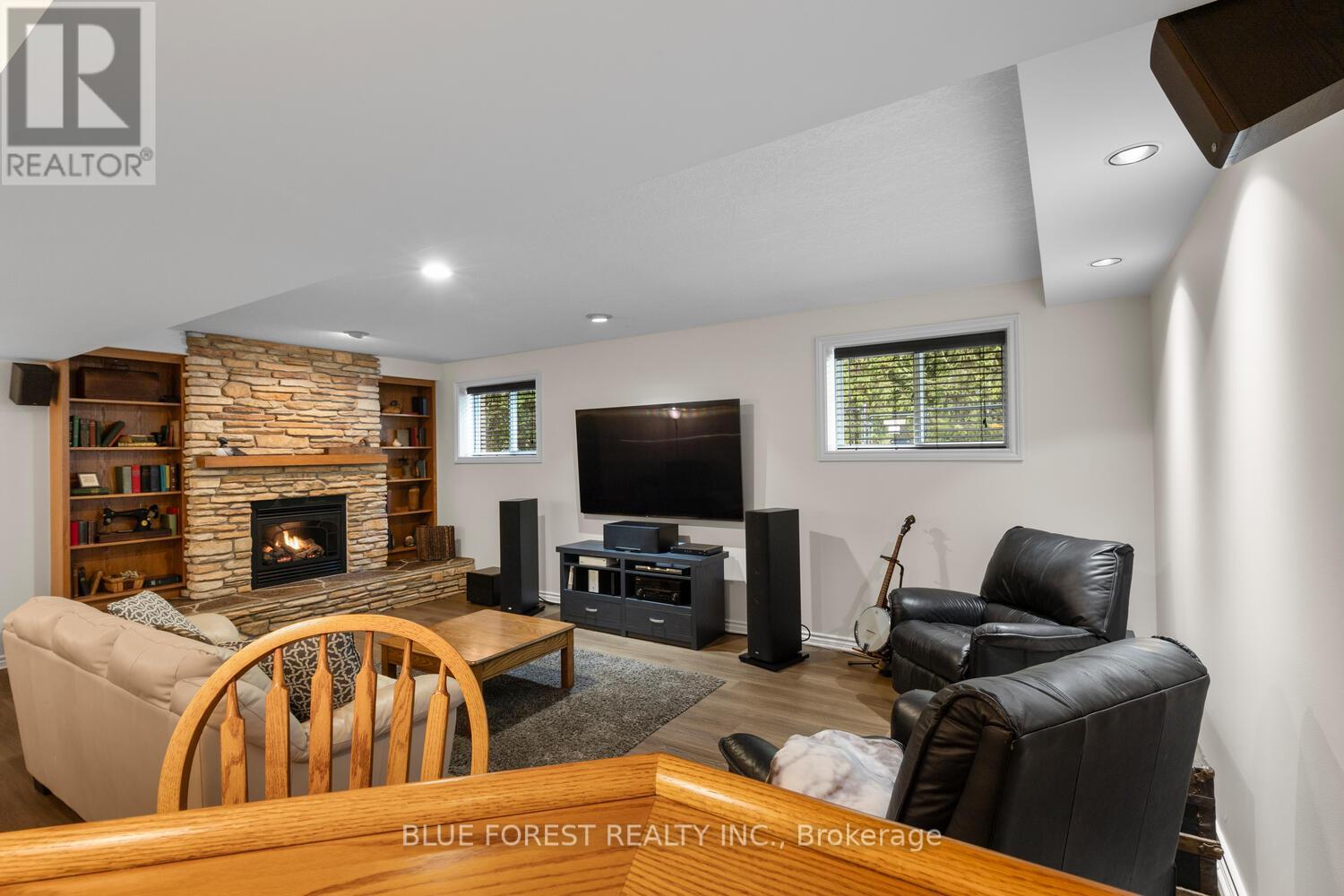 35 Exmouth Drive, London East, Ontario  N5V 4V1 - Photo 32 - X12137895