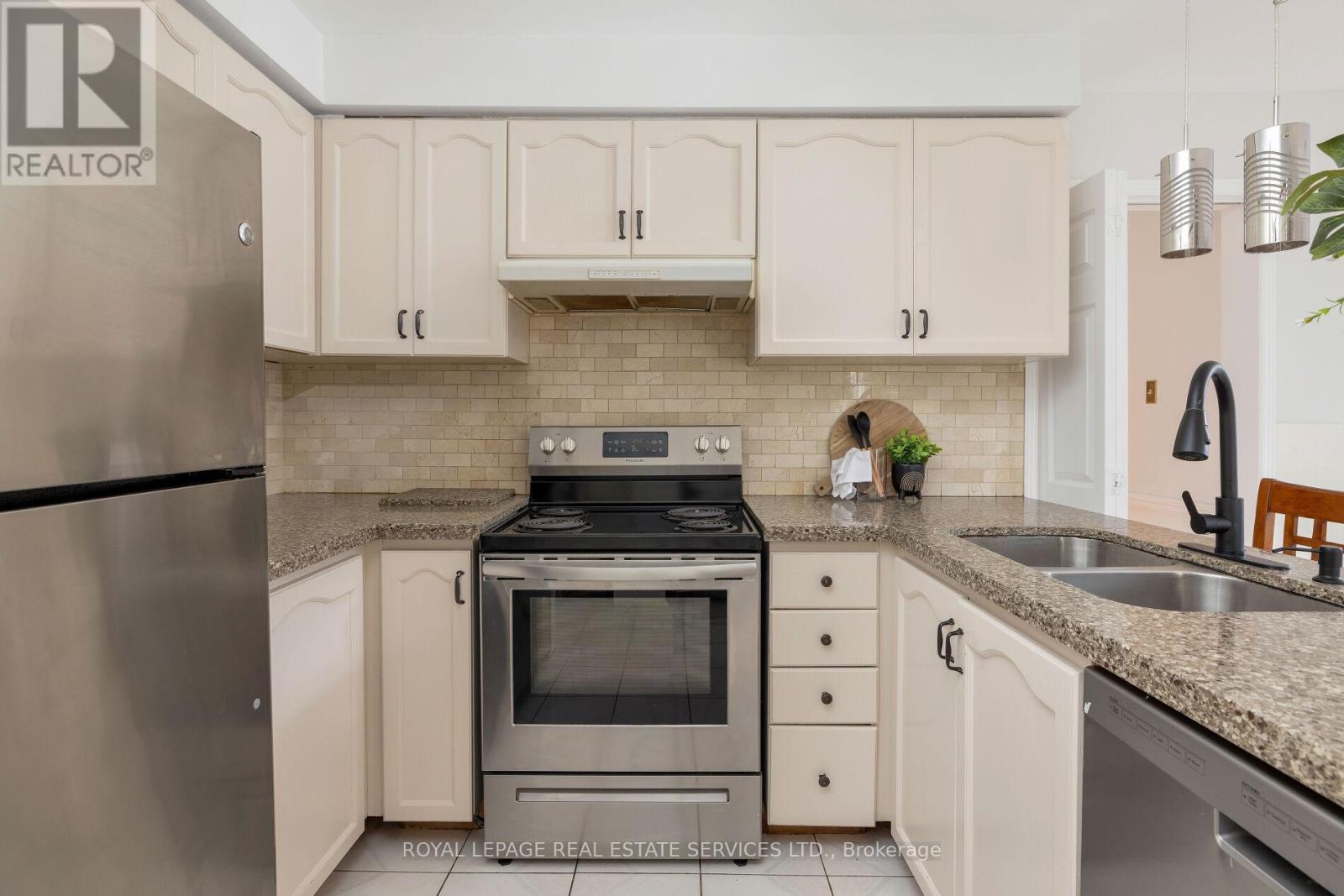 164 Warner Drive, Oakville, Ontario  L6L 6E7 - Photo 15 - W11989502