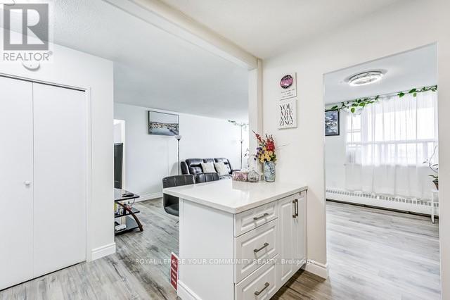 1410 - 451 The West Mall Drive, Toronto, Ontario  M9C 1G1 - Photo 4 - W12130313