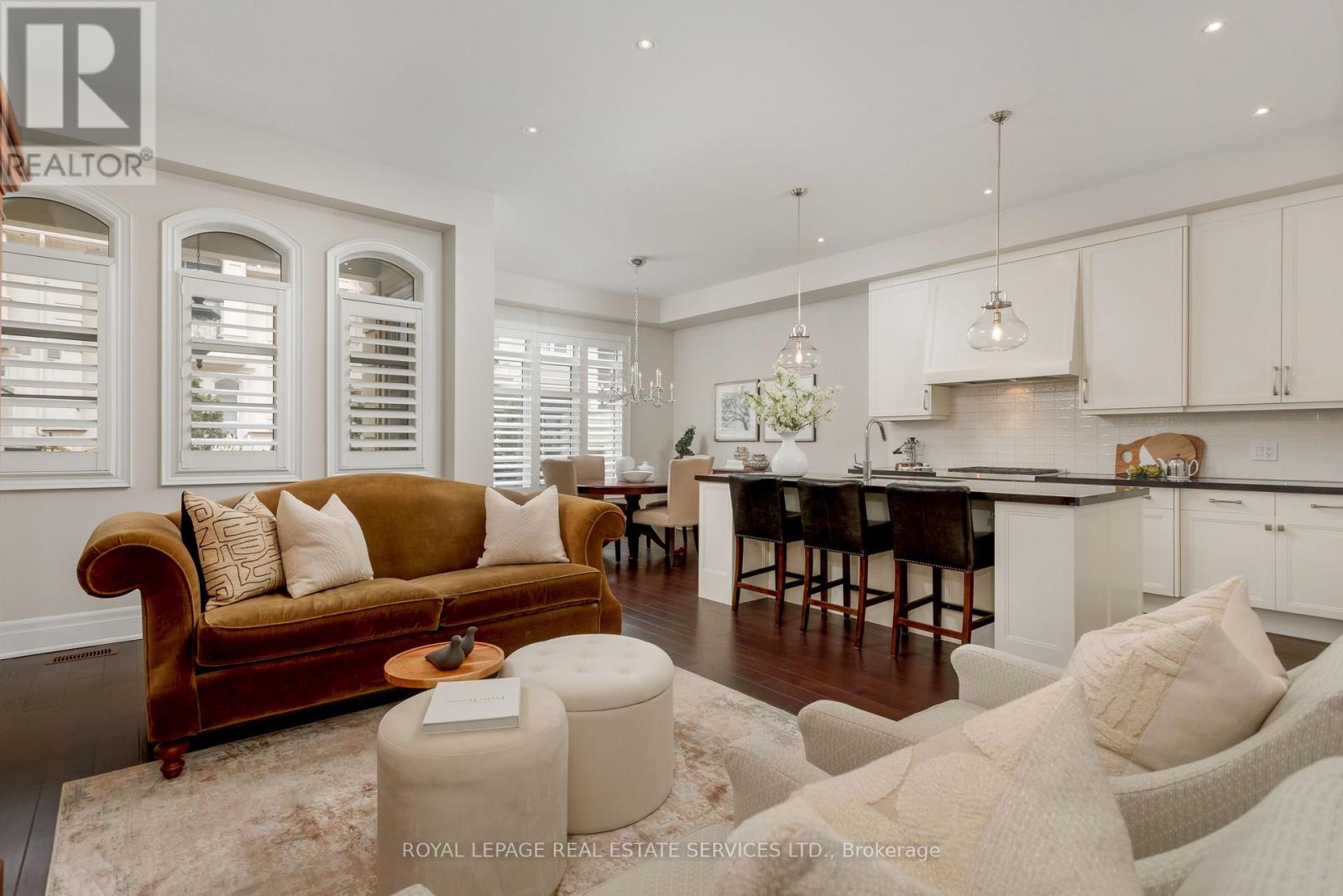 251 Hanover Street, Oakville, Ontario  L6K 0H3 - Photo 3 - W12004704