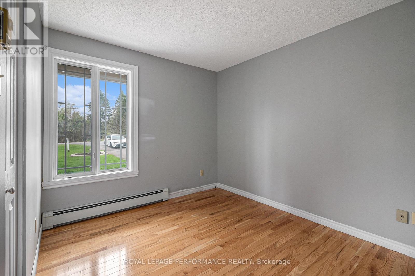1395 Notre-Dame Street, Russell, Ontario  K0A 1W0 - Photo 17 - X12112304