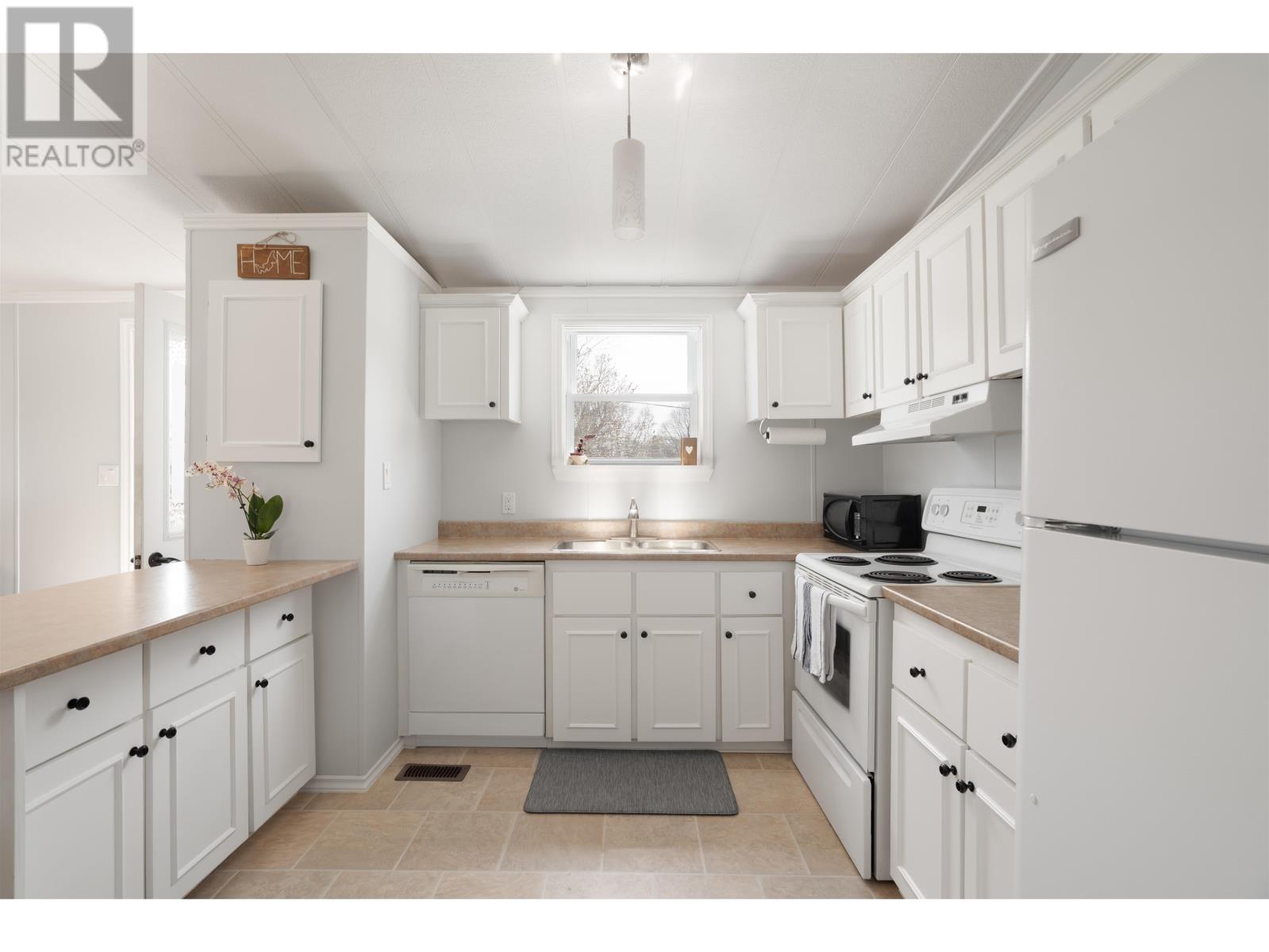 13 Manor Drive, Charlottetown, Prince Edward Island  C1A 6R2 - Photo 10 - 202510521