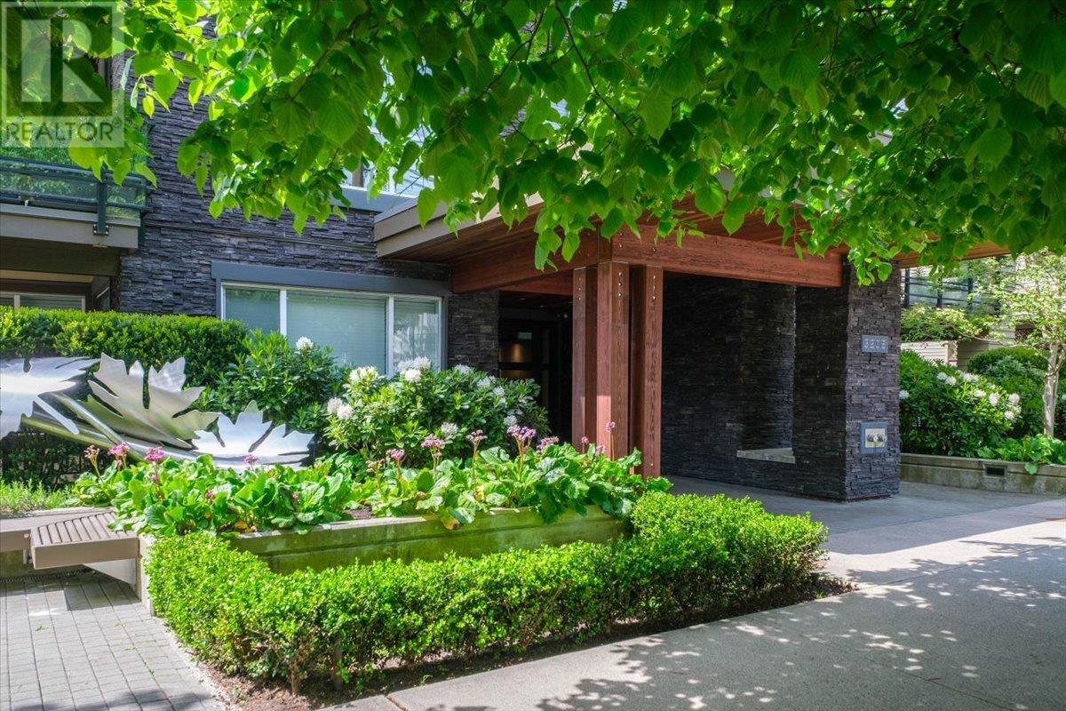118 3205 Mountain Highway, North Vancouver, British Columbia  V7K 0A3 - Photo 1 - R3000808