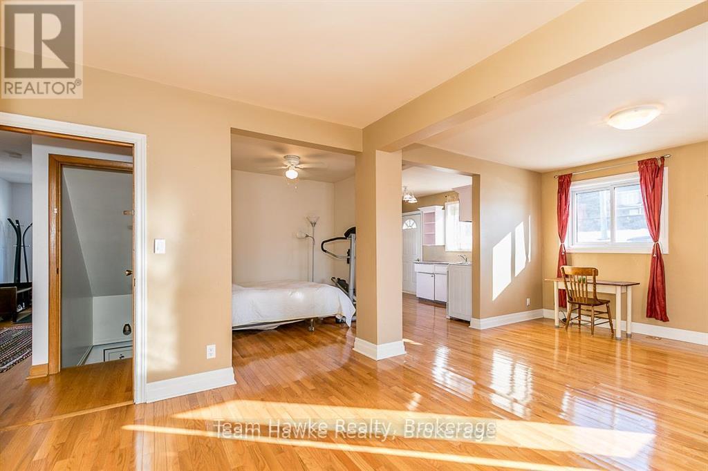 25 Robert Street W, Penetanguishene, Ontario  L9M 1N5 - Photo 10 - S12137876