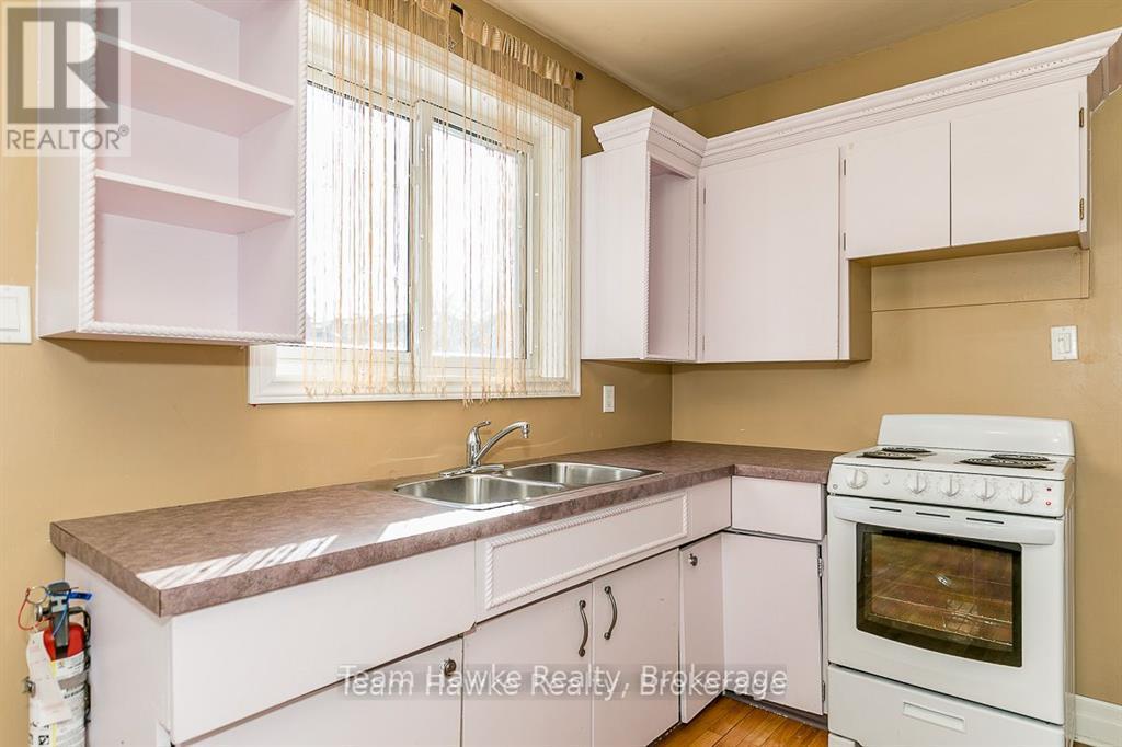 25 Robert Street W, Penetanguishene, Ontario  L9M 1N5 - Photo 12 - S12137876