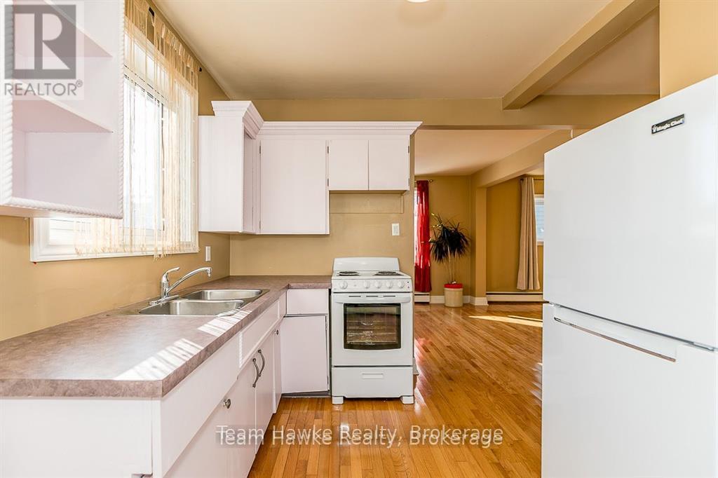 25 Robert Street W, Penetanguishene, Ontario  L9M 1N5 - Photo 13 - S12137876