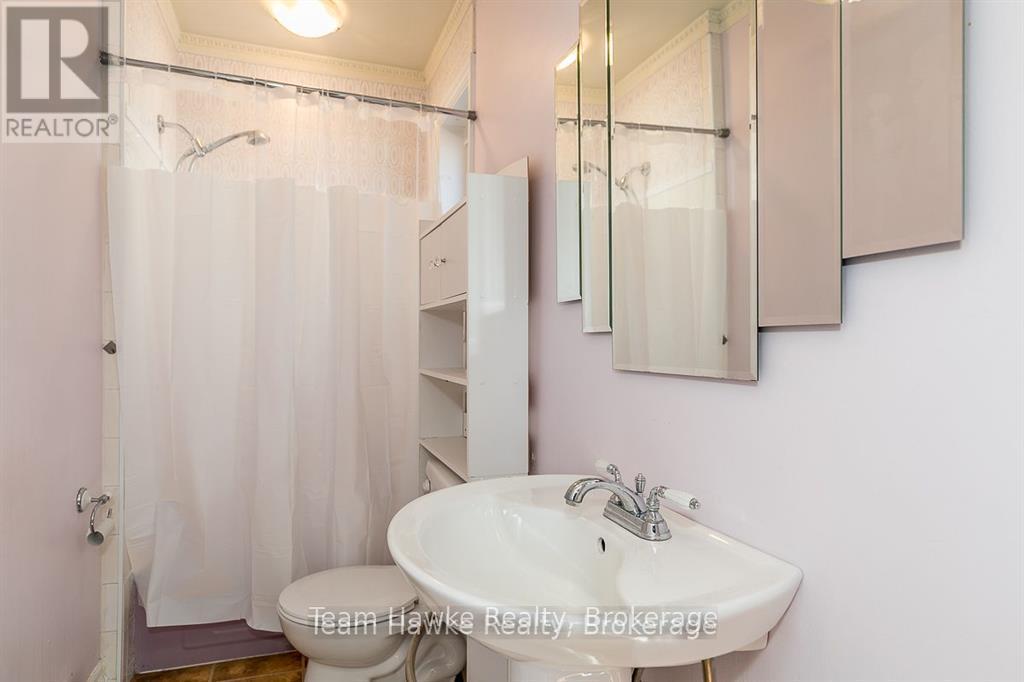 25 Robert Street W, Penetanguishene, Ontario  L9M 1N5 - Photo 14 - S12137876