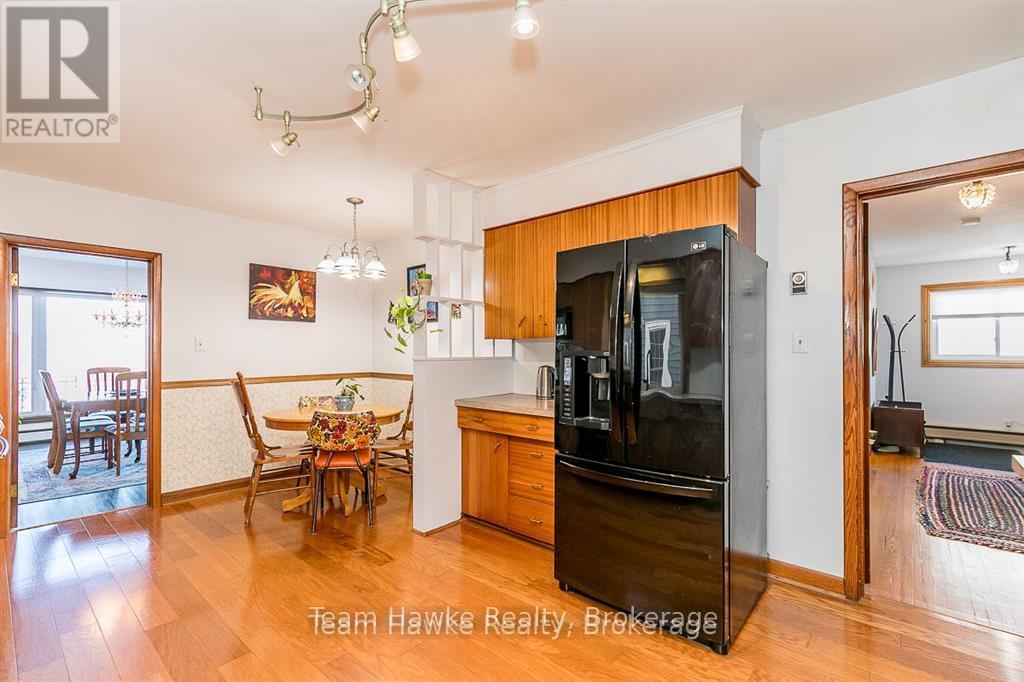 25 Robert Street W, Penetanguishene, Ontario  L9M 1N5 - Photo 21 - S12137876