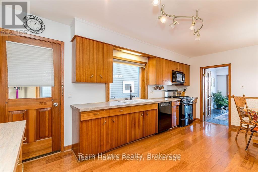 25 Robert Street W, Penetanguishene, Ontario  L9M 1N5 - Photo 22 - S12137876