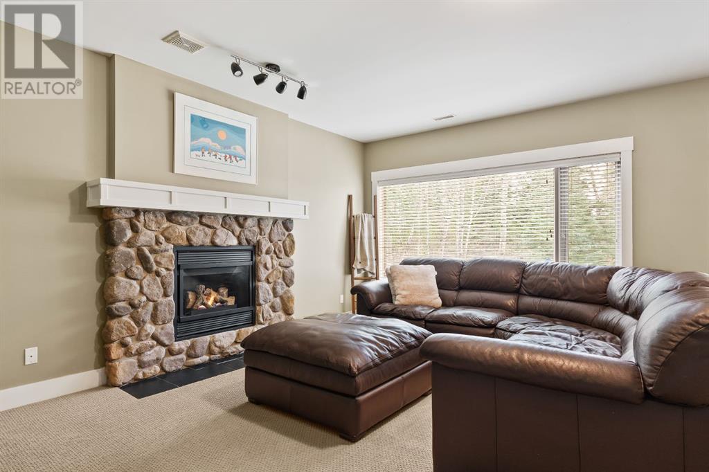 19 Discovery Valley Cove Sw, Calgary, Alberta  T3H 5H3 - Photo 24 - A2216158