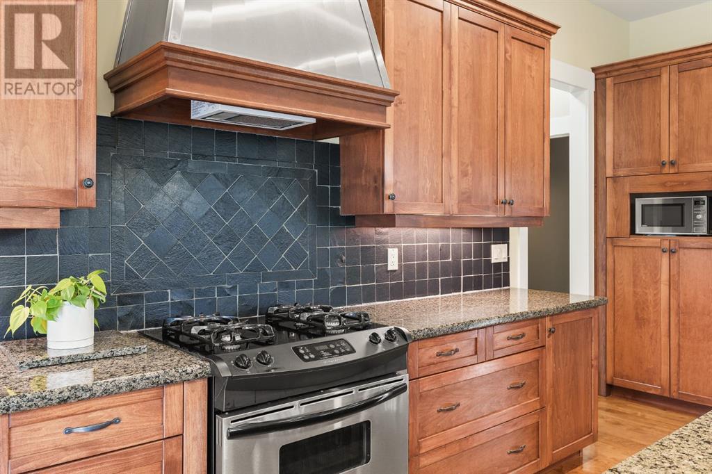 19 Discovery Valley Cove Sw, Calgary, Alberta  T3H 5H3 - Photo 12 - A2216158