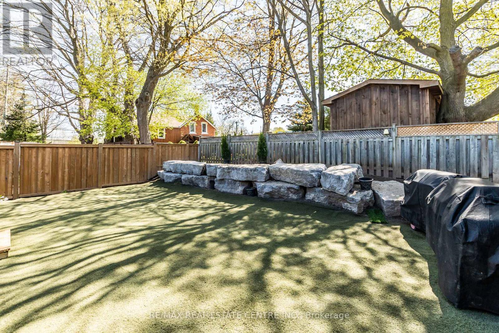 12 Cobblehill Road, Halton Hills, Ontario  L7J 1N9 - Photo 26 - W12134481