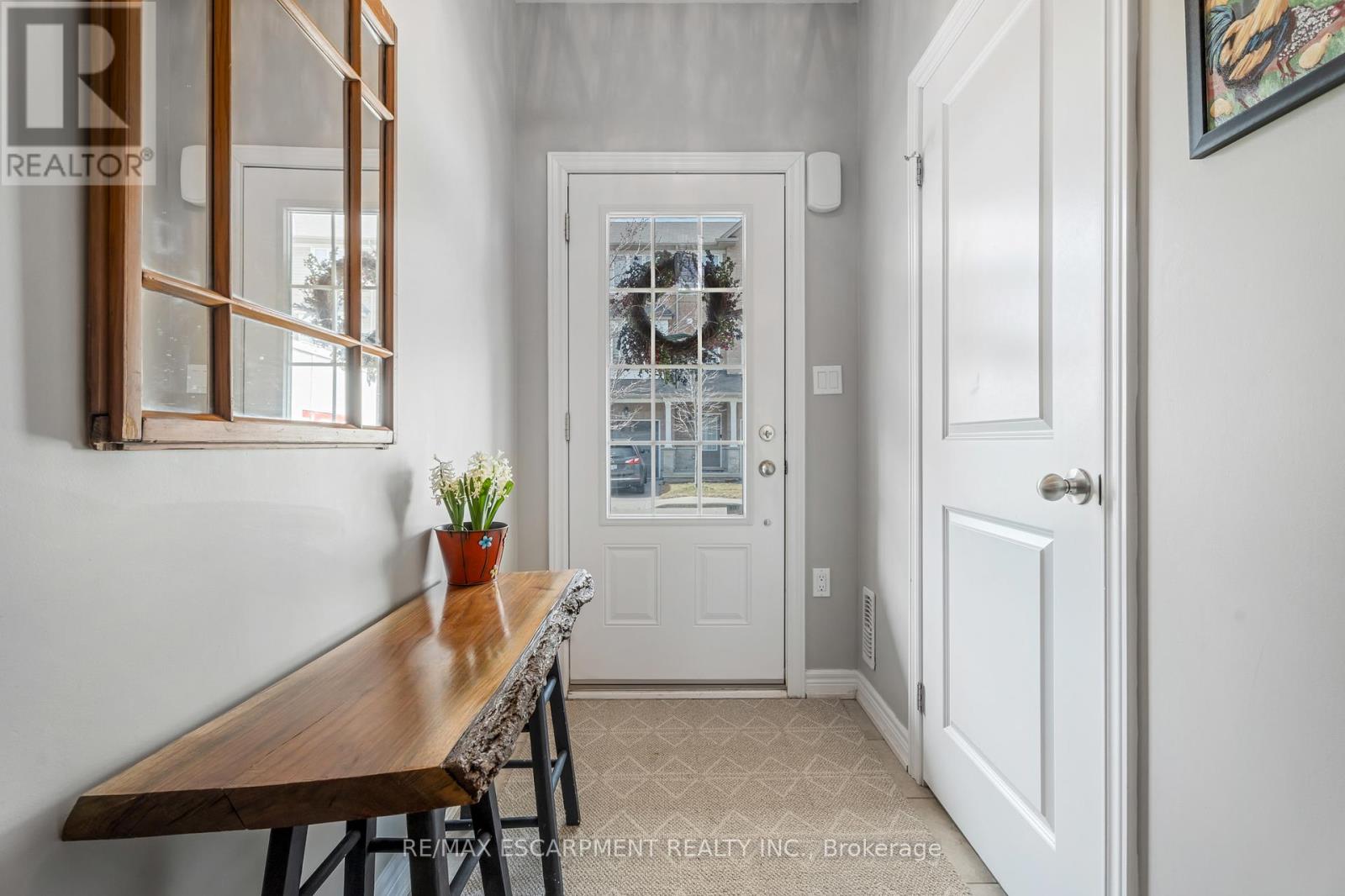 19 - 122 Dundas Street E, Hamilton, Ontario  L9H 7N3 - Photo 2 - X12076169