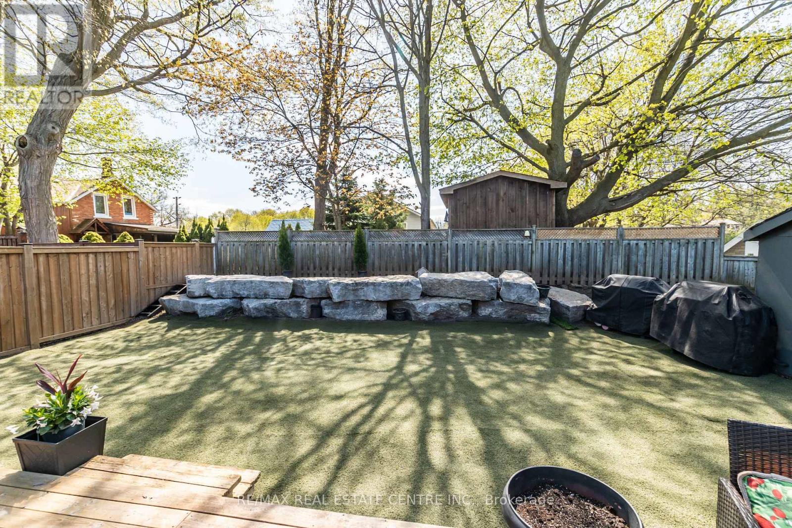 12 Cobblehill Road, Halton Hills, Ontario  L7J 1N9 - Photo 23 - W12134481