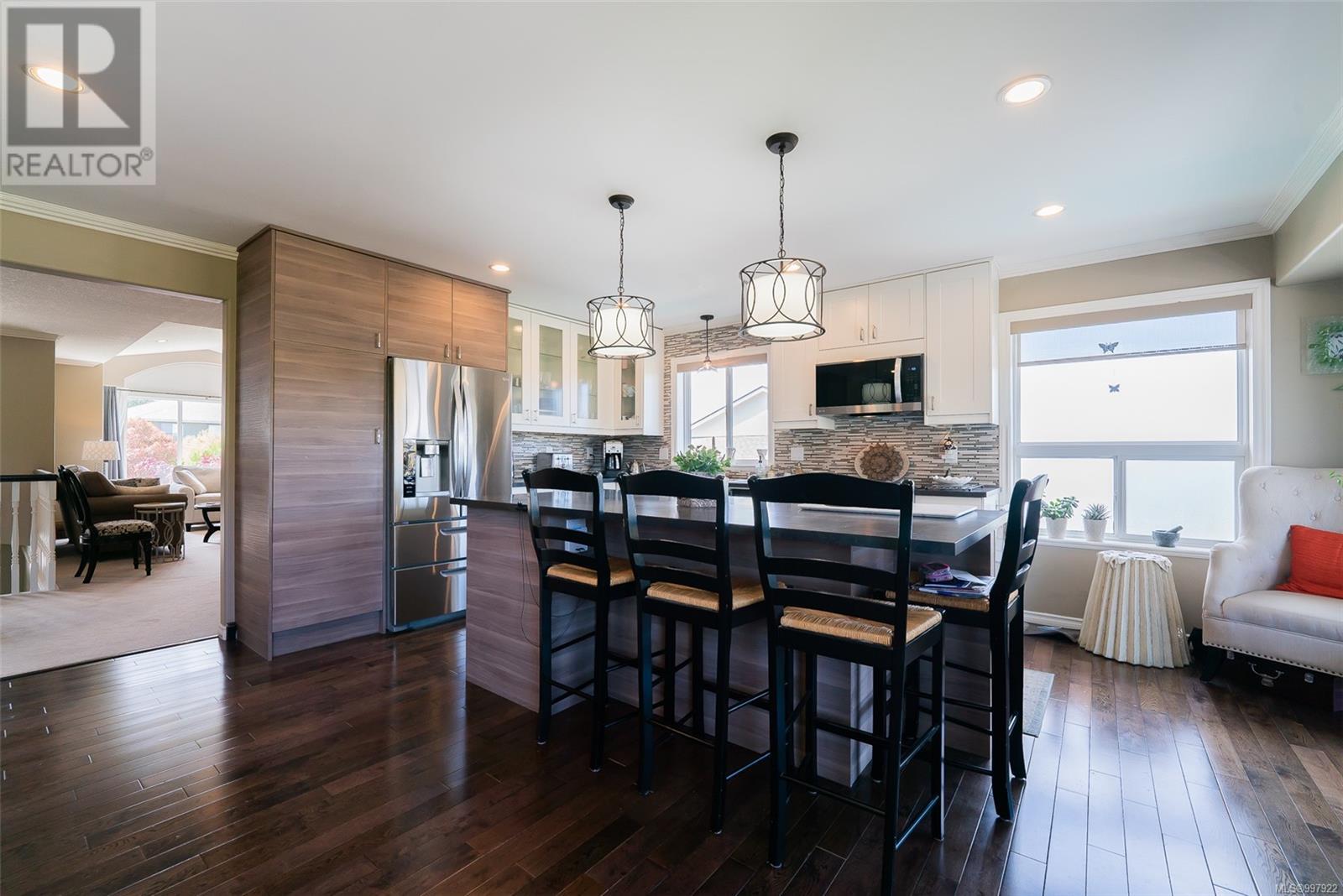 Property at 5320 Kenwill Dr image 5