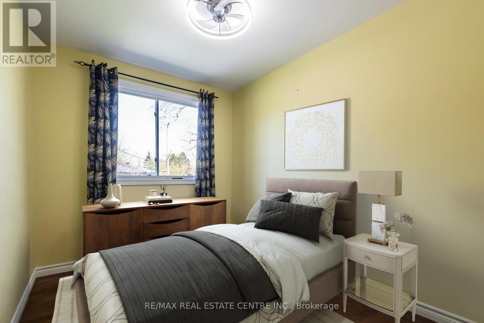 12 Cobblehill Road, Halton Hills, Ontario  L7J 1N9 - Photo 13 - W12134481
