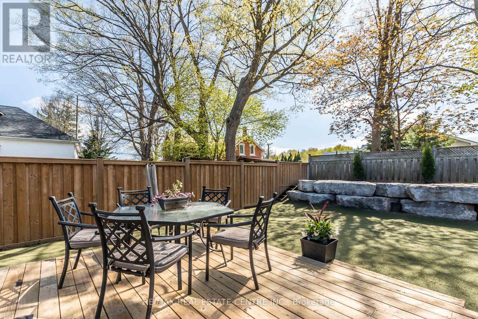 12 Cobblehill Road, Halton Hills, Ontario  L7J 1N9 - Photo 24 - W12134481
