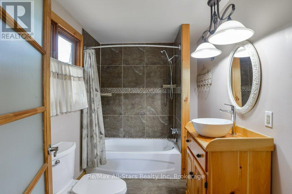 1054 Keysbury Drive, Algonquin Highlands, Ontario  P0A 1H0 - Photo 25 - X12137814