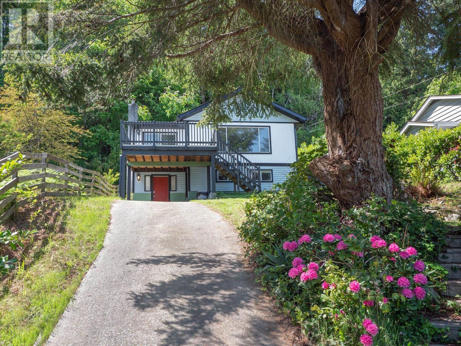 642 Gower Point Road, Gibsons, British Columbia  V0N 1V8 - Photo 2 - R3000819