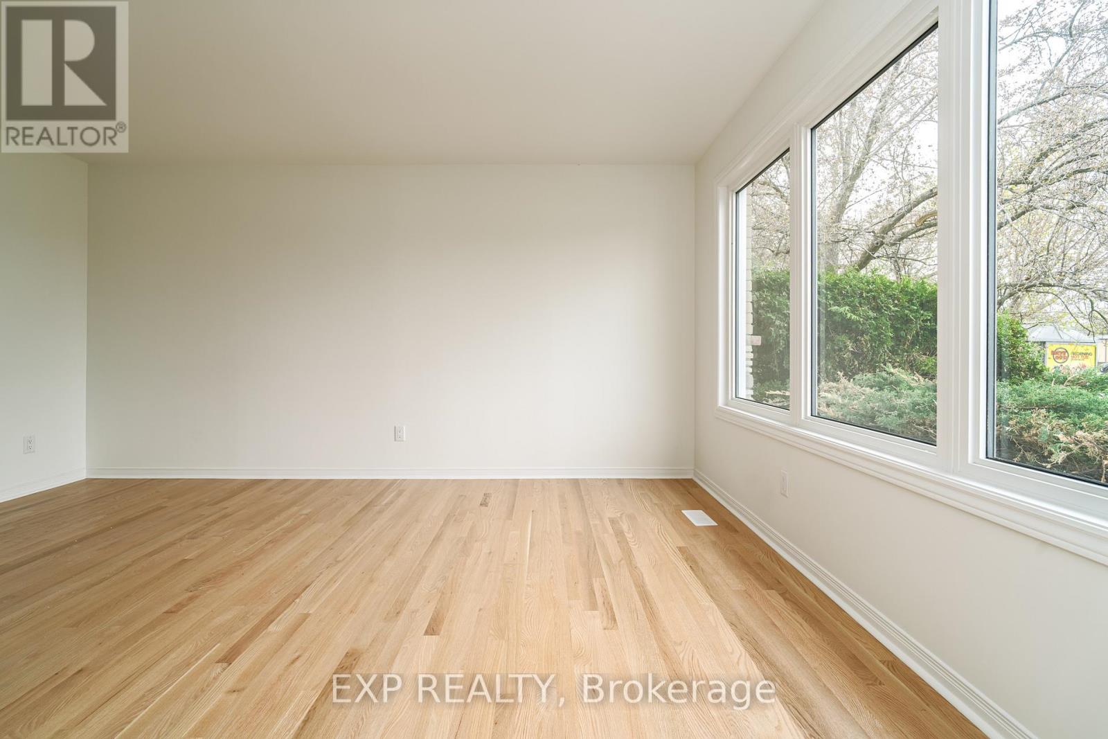 120 Knoxdale Road, Ottawa, Ontario  K2G 1A7 - Photo 5 - X12137829