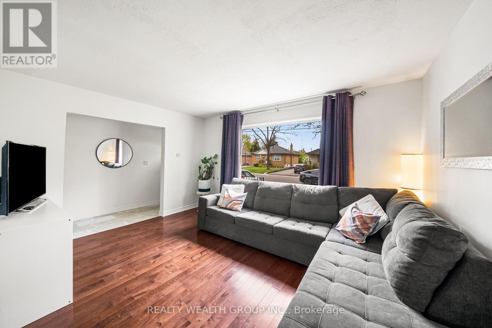 17 Haymarket Road, Toronto, Ontario  M3L 1H3 - Photo 8 - W12137455